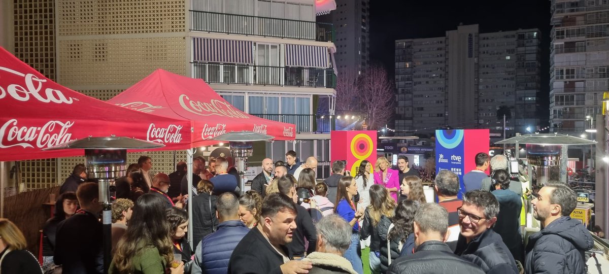 HOY ES LA GRAN FINAL de #BenidormFest2024                        #RoyalBliss con su mixer  #AromaticBerry ha sido el mixer más disfrutado en esta edición. Deseamos toda la suerte a los finalistas. Anoche lo pasamos super en la terraza de <a href="/CocaColaEP_es/">Coca-Cola EP Iberia</a>. No te pierdas la final ¡¡¡