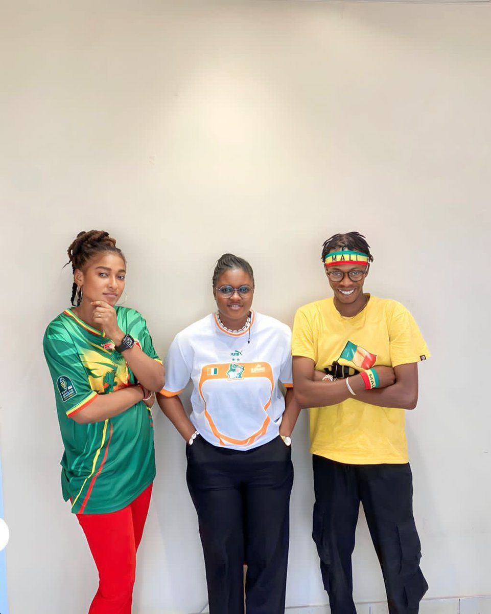 Miss_Bintoo's tweet photo. Nous sommes avant tout frères, amis, voisins, collègues, certains ont même l’un des parents Ivoirien ou Malien.🙏🏽
Quelque soit l’issue de ce match ne laissons pas la colère prendre le dessus. 
Restons fair play et prônons le respect mutuel. 
Le football reste un jeu ☺️
🇲🇱 vs 🇨🇮 https://t.co/QTG3L7rOlX