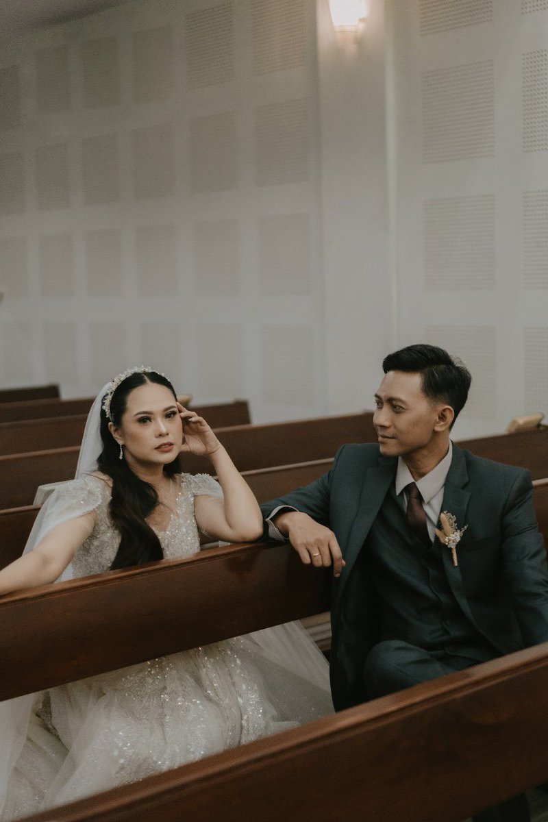mayaaww's tweet photo. I can’t move on from my wedding day! Like, i LOVED all the photos &amp; hard to choose a few pic to post! I really lived in my wedding dreams that day💐

@chrisliverbird https://t.co/YoaA8eMHFs