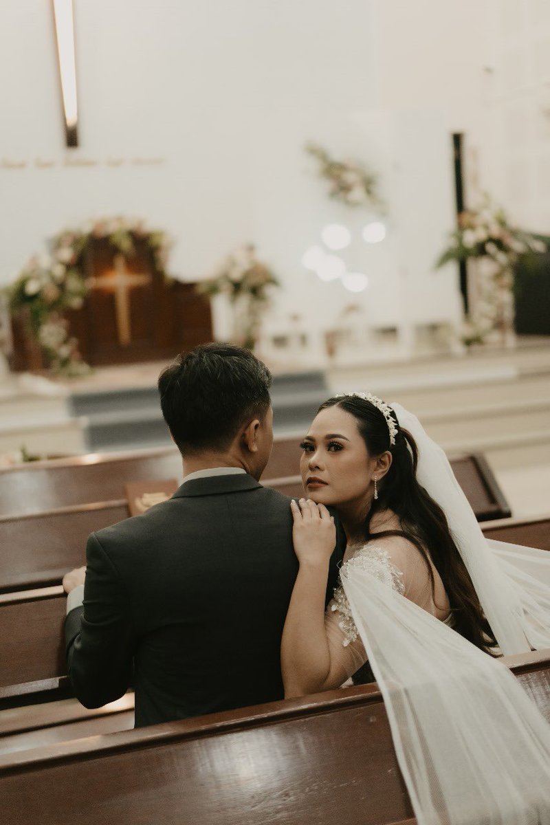 mayaaww's tweet photo. I can’t move on from my wedding day! Like, i LOVED all the photos &amp; hard to choose a few pic to post! I really lived in my wedding dreams that day💐

@chrisliverbird https://t.co/YoaA8eMHFs