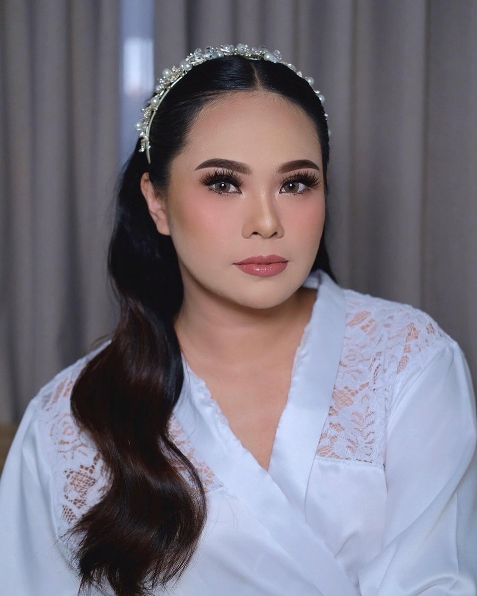 I can’t move on from my wedding day! Like, i LOVED all the photos &amp; hard to choose a few pic to post! I really lived in my wedding dreams that day💐

<a href="/chrisliverbird/">chrisyulian</a>