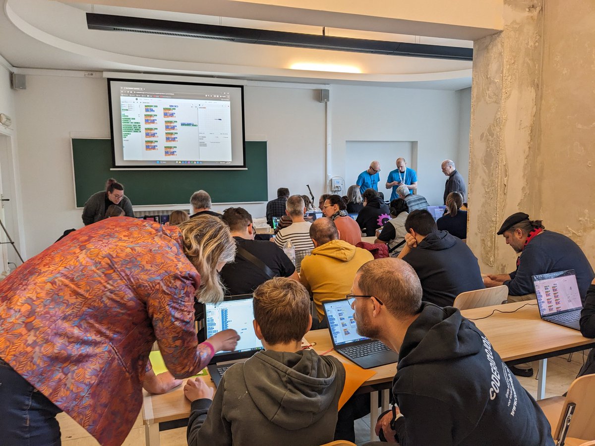 CoderDojo's tweet image. CoderDojo is at @fosdem!
If you're here with young people come check out the coding workshops for those aged 7-17, or our talks today and tomorrow!
Huge thanks to all the volunteers from Dojos in Belgium and @CoderDojoNL who are supporting these awesome sessions!