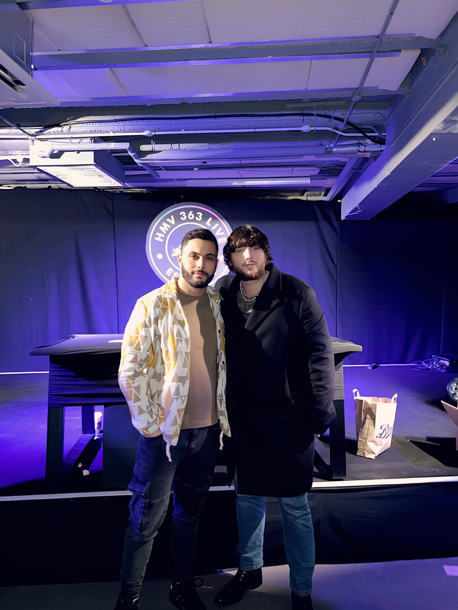 I’m so happy I saw @JamesArthur23 in London last night. He said a few things in Bulgarian like “Hello, how are you” and that was so cool. He mentioned his best friend is Bulgarian. 🎶 #jamesarthur #bittersweetlove #britishmusic 🇬🇧