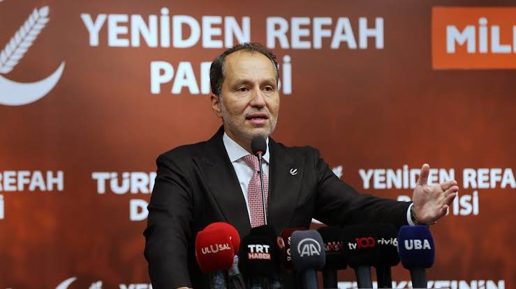 Yeniden Refah Partisi lideri Erbakan, herhangi bir ittifak içinde olmayarak kendi adaylarını çıkarma kararı aldıklarını açıkladı.