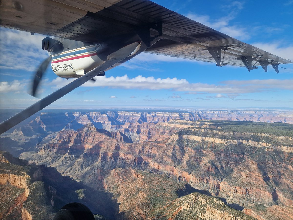 mireille1508's tweet photo. @FlyGCSA We had a beautiful total experience with Grand Canyon Scenic Airlines. We flew over the Grand Canyon in the morning, for 45 minutes. We recommend #flygcsa if you want to see the Grand Canyon from above https://t.co/gP9xSWIjGI
