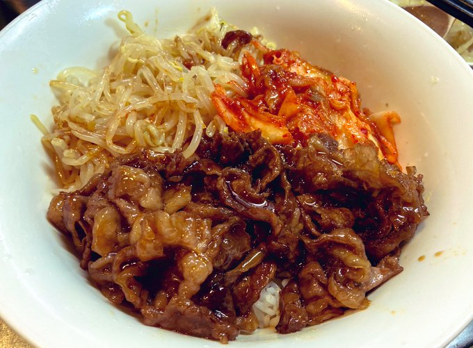 朝呟いたビビンバだあ〜

ナムル多種作るのめんどかったのでもやしナムルとキムチとタレ炒めた牛肉だけだが
さすがに旨すぎる、反省を促したい 