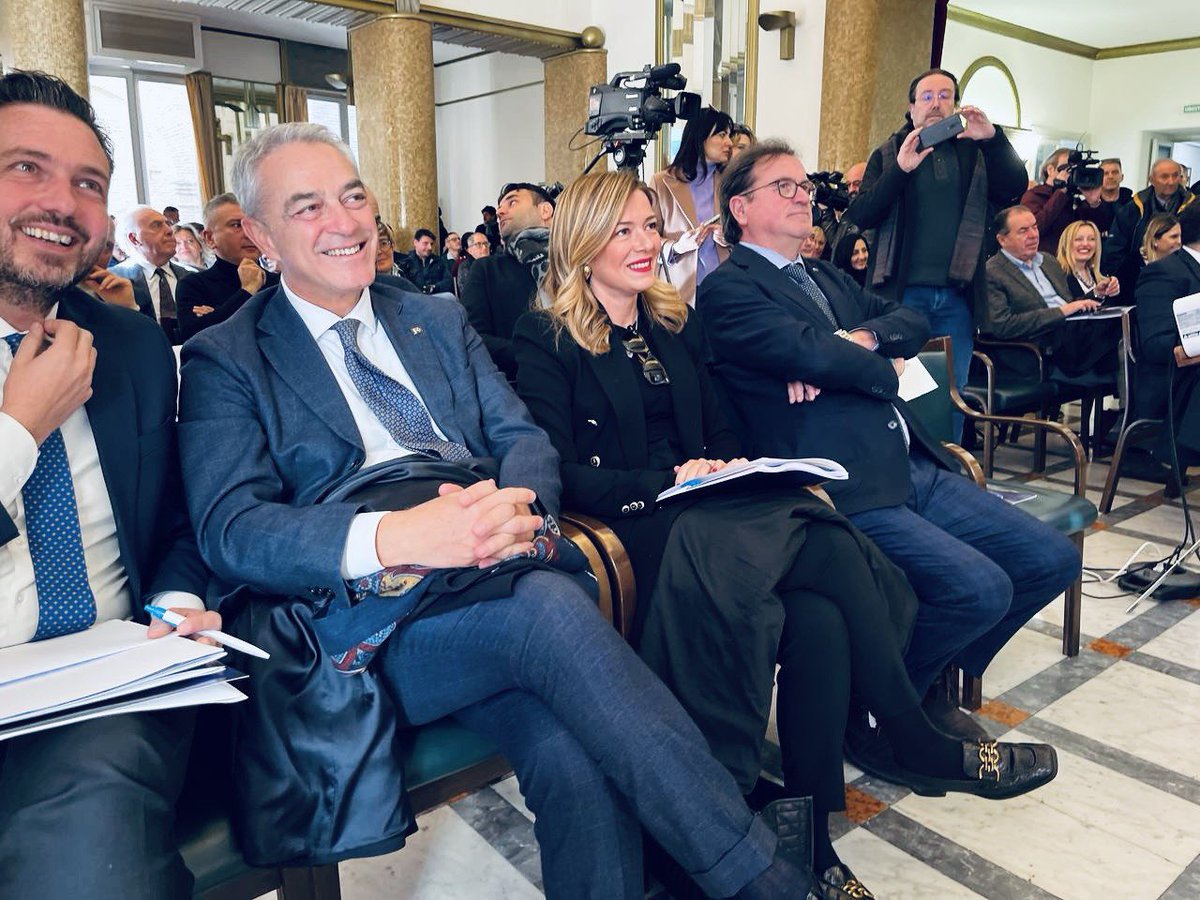 La nascita della Costa dei Trabocchi e della Via Verde rappresentano un punto di svolta per l’#Abruzzo. La presa di coscienza delle nostre potenzialità, della nostra cultura, del nostro valore.

Grazie a Professione Italia #Chieti per l’evento organizzato oggi a #Lanciano.