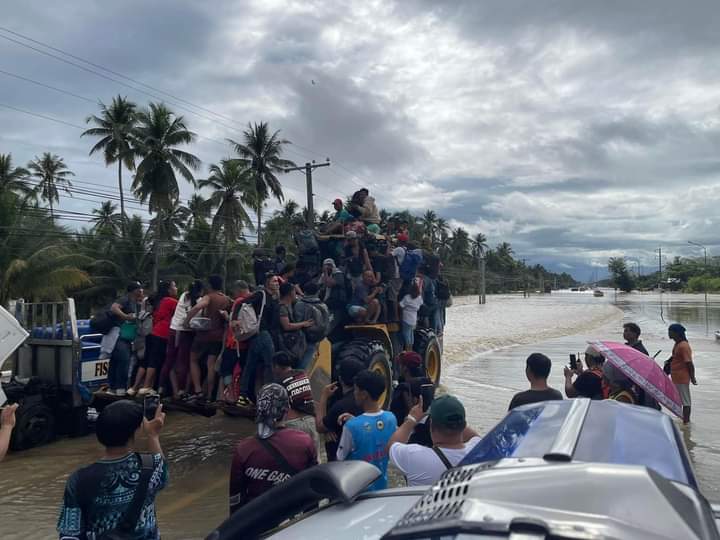 antoniuslienzo_'s tweet photo. Hello po! Our people really need clothes, water, food, and hygiene kit. Some of the victims na nasa liblib na lugar weren't able to evacuate kasi wala na ring space sa evac area &amp; di rin umaabot sa kanila ang relief goods.

Any amount is highly appreciated.
Gcash: 09124326556 https://t.co/474hJA2aLI