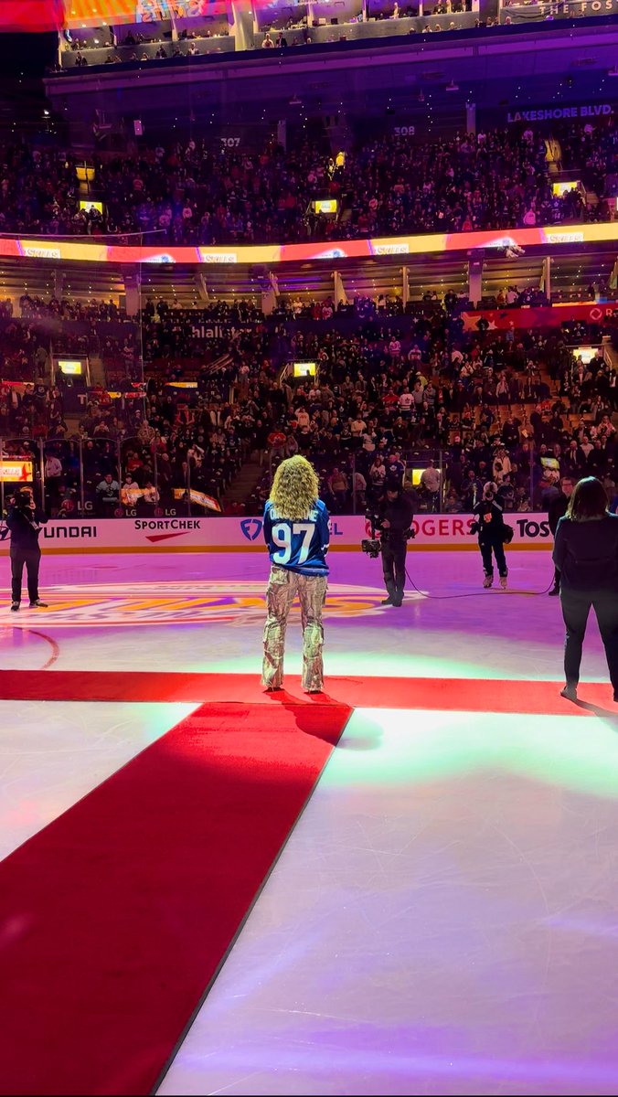 First time ever performing the American national anthem outside of the country.. glad I was able to represent home 🩵🇺🇸 <a href="/NHL/">NHL</a> <a href="/MapleLeafs/">Toronto Maple Leafs</a> grateful for the opportunity x thank you for having me Canada 🇨🇦!! #NHLAllStars