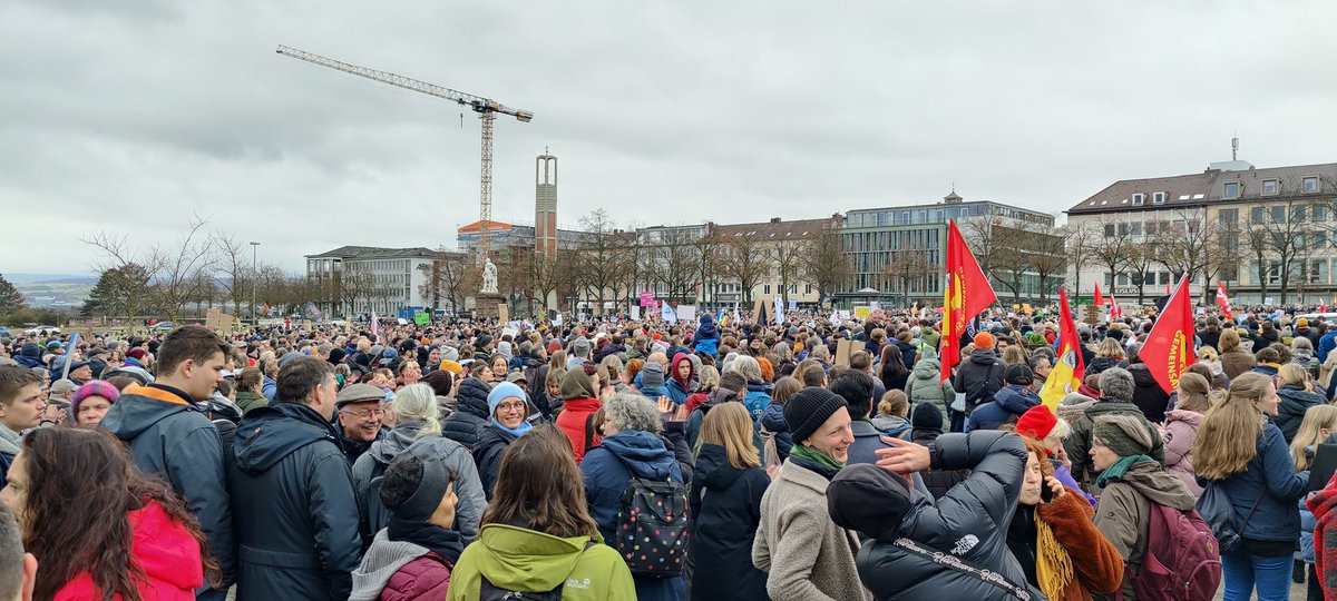 stefan_seuring's tweet photo. Kassel gegen Rechtsextremisten #kassel, #AfDsindFaschisten https://t.co/8FEGoexvYA