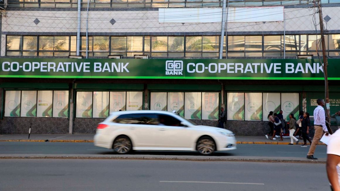 Co-op Bank raises daily ATM cash limit to Sh60,000 

The weakening Kenyan shilling has left customers worse off given that they need more money to buy the same amount of goods. ow.ly/XUbQ50QxwqT
