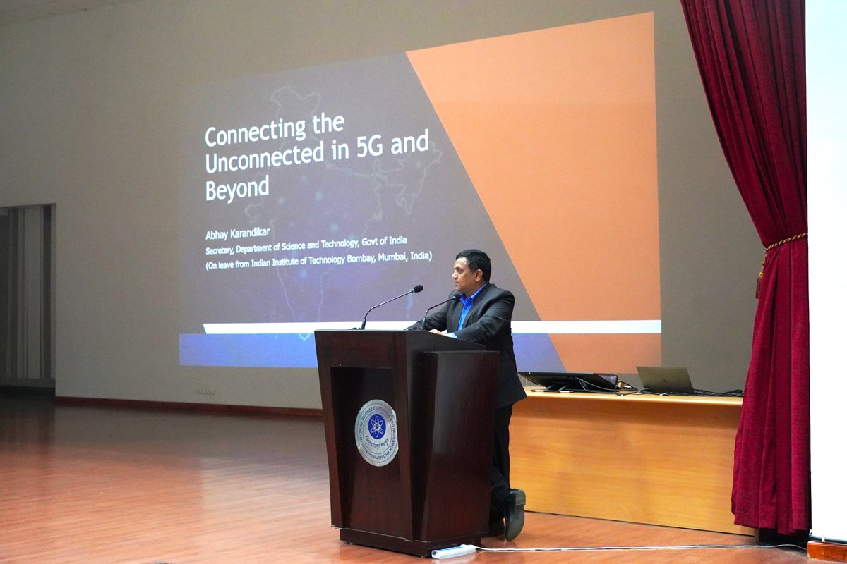 LibraryIISERB's tweet photo. Prof. Abhay Karndikar's enlightening talk @iiserbhopal  unveils the future of wireless connectivity, Frugal 5G networks, the pivotal 5Gi standard,  envisioning India as a 2030 global leader in wireless innovation. Connecting the unconnected! #5G #5Gi  #iiser #iiserb #Wireless https://t.co/Lqy4QYKuif