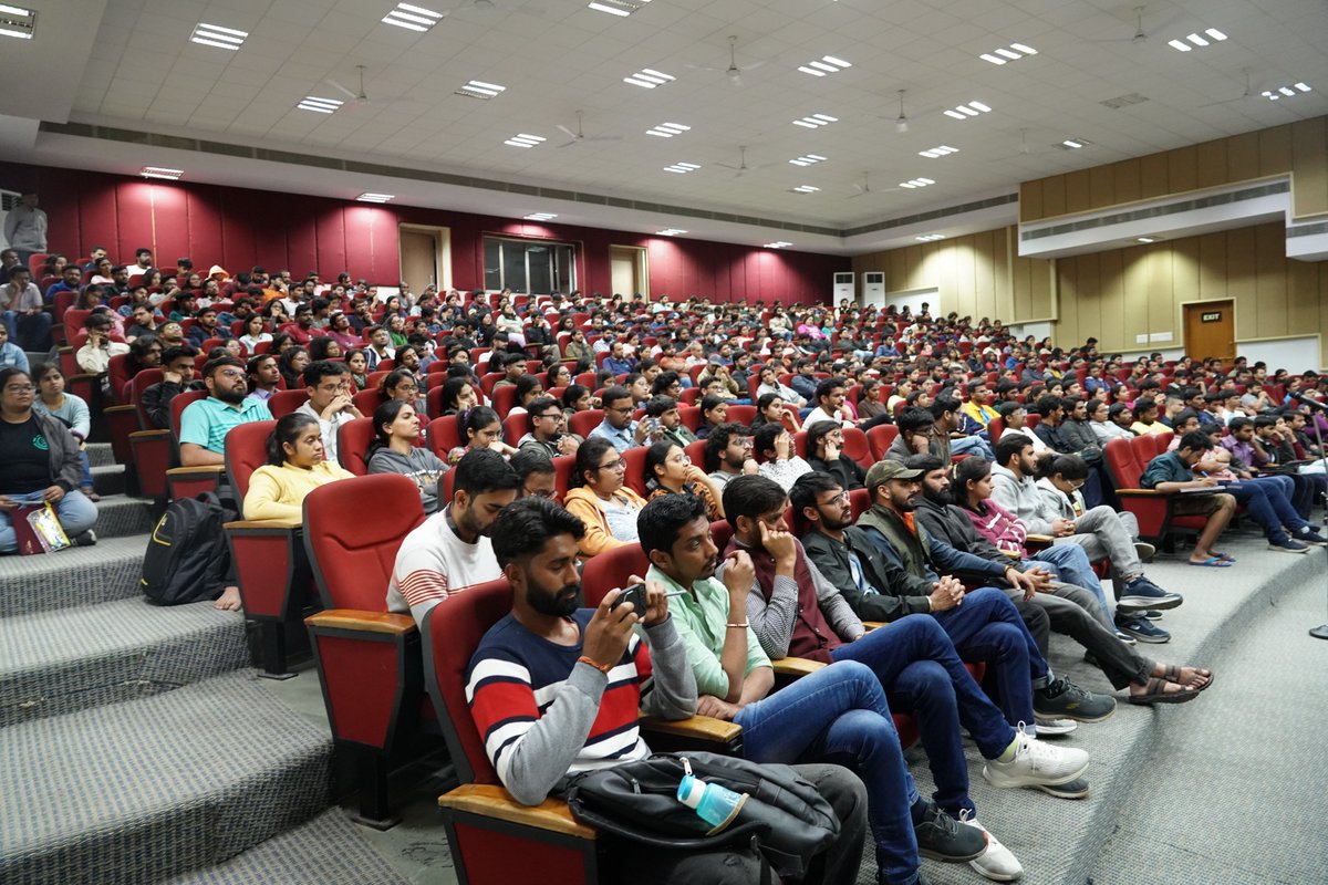 LibraryIISERB's tweet photo. Prof. Abhay Karndikar's enlightening talk @iiserbhopal  unveils the future of wireless connectivity, Frugal 5G networks, the pivotal 5Gi standard,  envisioning India as a 2030 global leader in wireless innovation. Connecting the unconnected! #5G #5Gi  #iiser #iiserb #Wireless https://t.co/Lqy4QYKuif