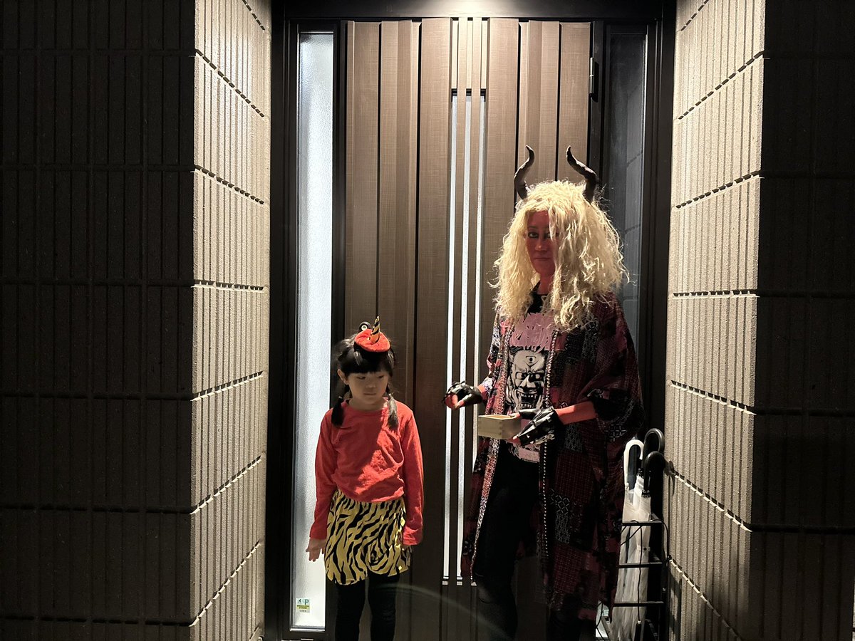 CHiHiR0_0's tweet photo. その後豆まきもしました🤘🏻👹💨 鬼が豆を撒いているのはうちの家だけかも知れない😅

#節分
#TYTD
#豆まき
#キラーK
#ミニフュリ長
#鬼になってみました
#TOOYOUNGTODIE若くして死ぬ https://t.co/XpoVfo6p4Z