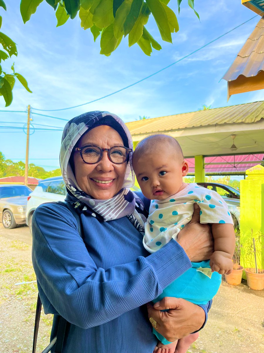 hudaizzatii's tweet photo. Dulu kecik2 suka tengok Diari Ramadhan Rafique, harini nenek dalam cerita tu lepak dengan anak kita! https://t.co/LY9or2KF0g