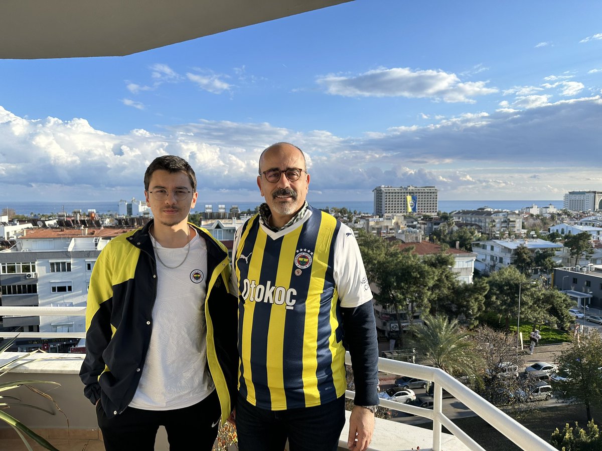 ProfErtanGOKMEN's tweet photo. Bugün günlerden @Fenerbahce 💛💙 https://t.co/yxMbtsvyKg