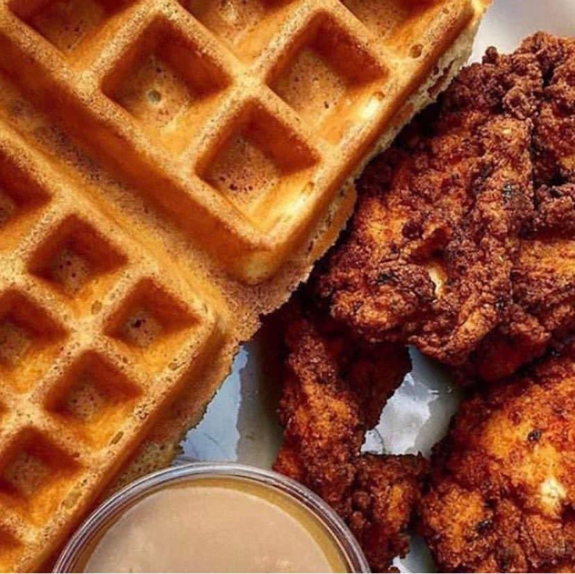 Brunch eats and drinks 9am til 2pm Saturday and Sunday! 🍊🍾