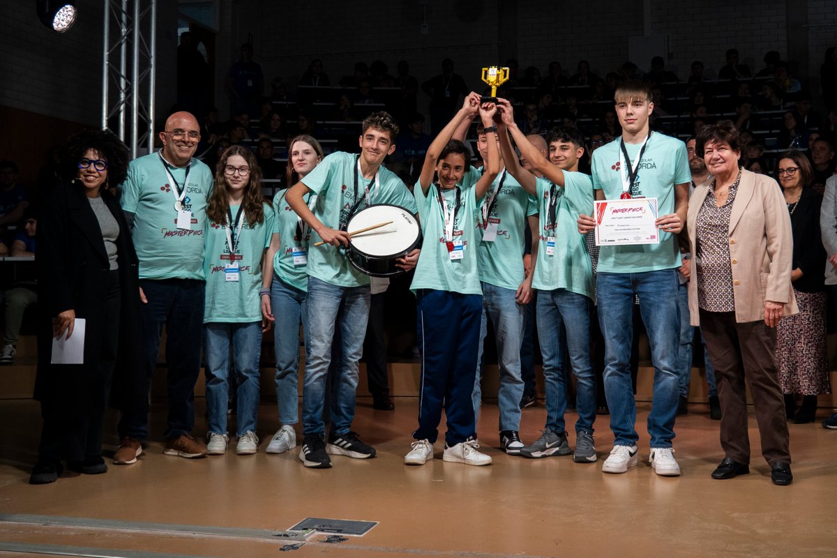 Premi al disseny del robot per a Robosincs!

#FirstLegoLeagueGirona

<a href="/FLL_Spain/">FIRST LEGO League SPAIN</a> <a href="/IngenieraSoy/">Ingeniera Soy</a> <a href="/univgirona/">Universitat de Girona</a> <a href="/UdGPolitecnica/">Escola Politècnica Superior #50EPS</a> <a href="/PatronatEPS/">Patronat Politècnica</a> <a href="/educacio_gi/">#EducacióGirona</a> <a href="/diariARA/">diariARA</a> <a href="/DiarideGirona/">Diari de Girona</a> <a href="/VilaWeb/">VilaWeb</a> <a href="/cultura_cat/">Cultura</a> <a href="/GRNInternet/">GRN Serveis Telemàtics</a> <a href="/FundMetalquimia/">Fundació Metalquimia</a>