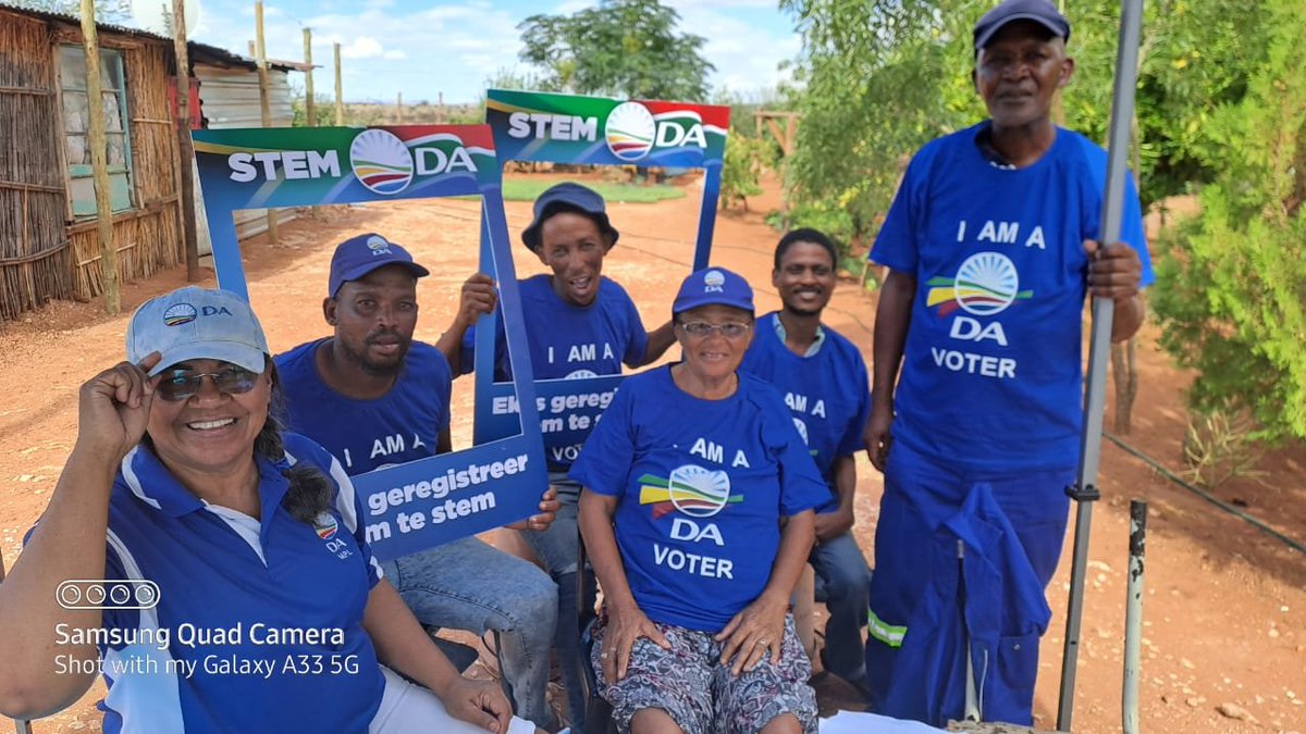 DA_NCape's tweet photo. 🗳️Voters in #Topline are proudly #RegisteredToVoteDA 

🔵Voter registration stations open tomorrow from 8am - 5pm. Hurry and register before its too late! 

🧢You can also get help registering at https://t.co/fNxdpDDGLO 

#RegisterToVoteDA #RescueSA https://t.co/xWDFftw9Zl