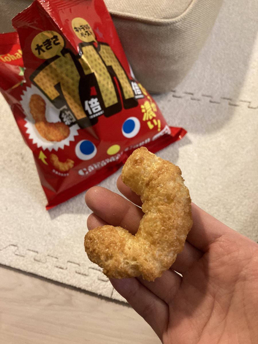 chi4245ka's tweet photo. でっかいキャラメルコーン、めっちゃカブトムシとかクワガタの幼虫🐛 https://t.co/EOvIiaAwMf