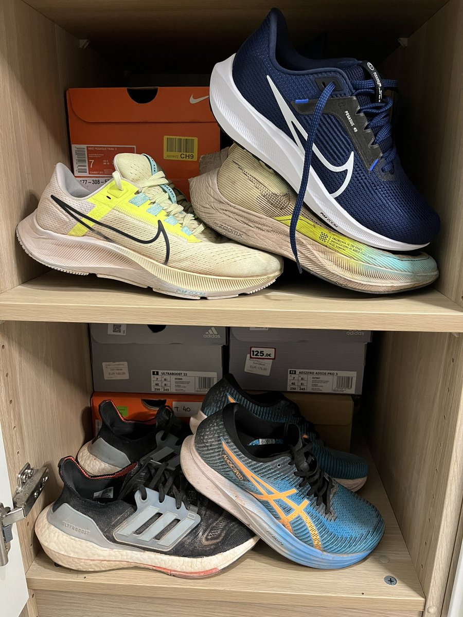 Me: Voy a empezar a salir a correr que con poco tiempo y un par de zapatillas es suficiente.
Also Me: voy a ver a qué me apunto y a pillarme unas zapas…