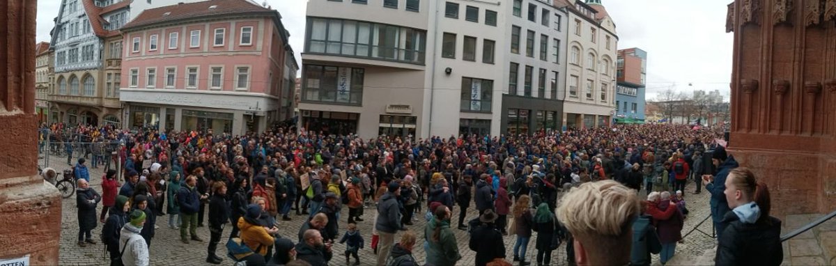In Jena wieder einige Leute auf der Straße gegen #FCKAFD. Von Fußball bis Universität stehen wir zusammen. Wir sind mehr!