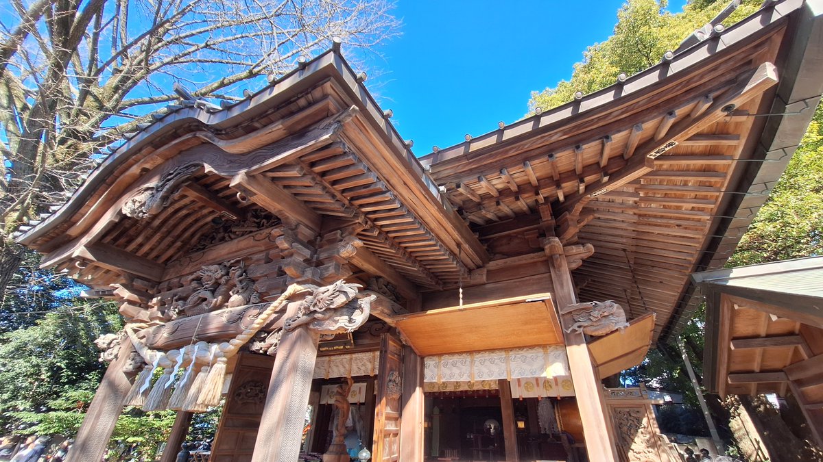 keroponi's tweet photo. 5つの龍が祀ってある田無神社へ⛩
豆まきなどありたくさんの人💦
時間がかかりましたが、5つの龍を拝む事が出来ました
おみくじは金の龍でした😆 https://t.co/fY1LtvrjDk