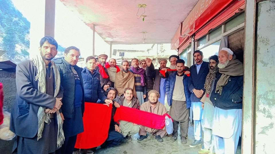 AyubKAsharay's tweet photo. مانکیال۔
ساتھی الیکشن کمپین میں مصروف۔
سب کے جذبے کو سلام۔
ہمیں آپ پر فخر ہے۔🚩
#ANP #PK_3 #NA02 https://t.co/PoC2sg2Twg