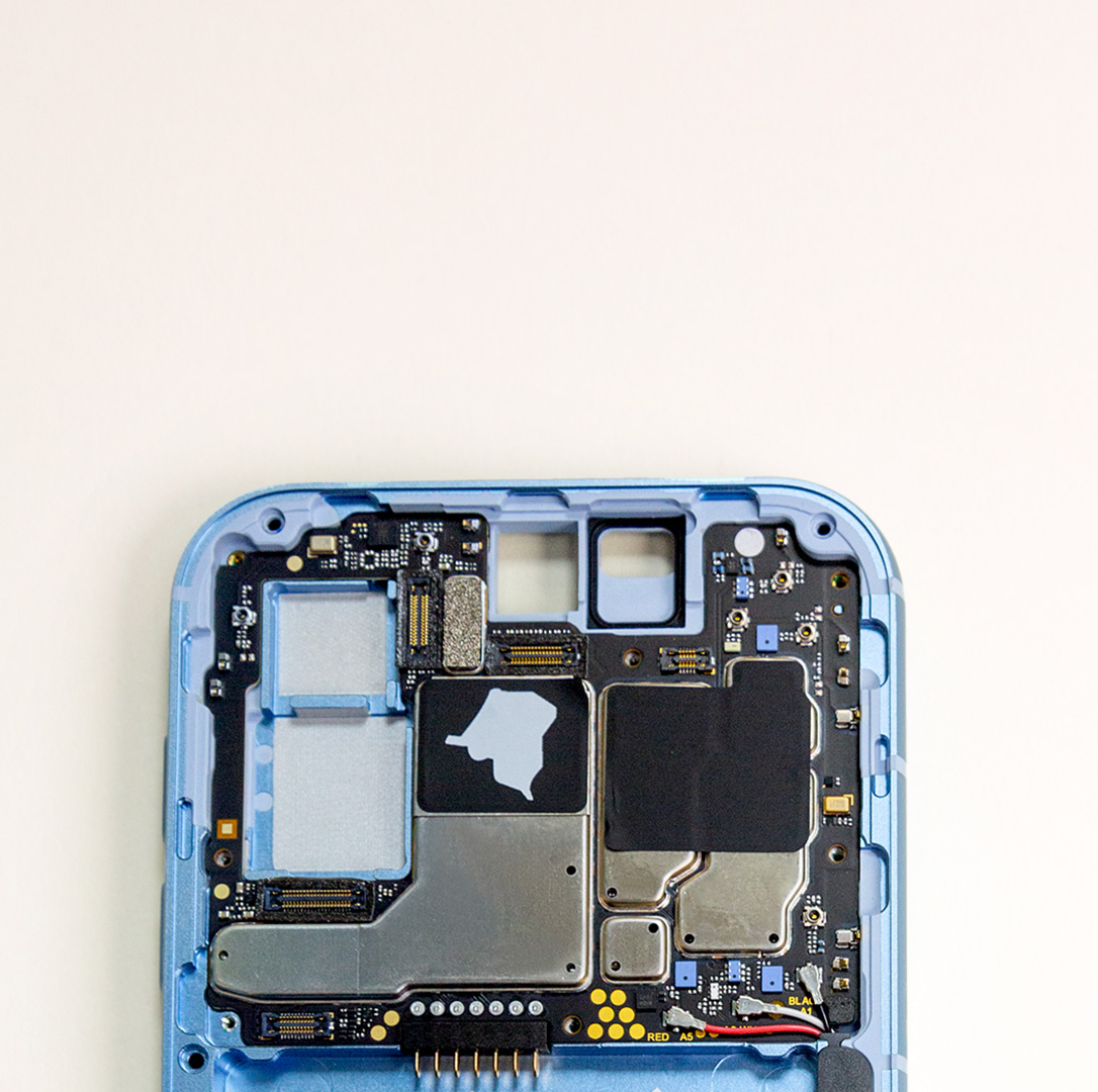 Fairphone's tweet image. 📣 YOU have the right to repair YOUR devices! 

It&apos;s time for other companies to start releasing the schematics, as well ⚙️  To allow people to repair their devices, reducing electronic waste - something the planet 🌍 will thank us for 🩵

#Fairphone5 #Fairphone #Schematics