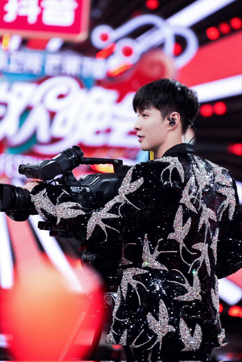 eriexol7777's tweet photo. جانگ فیلمبردار
#LAYxSpringFest2024
#LAY
@weareoneEXO 
@layzhang @lay_studio https://t.co/ihn6YGXl3P