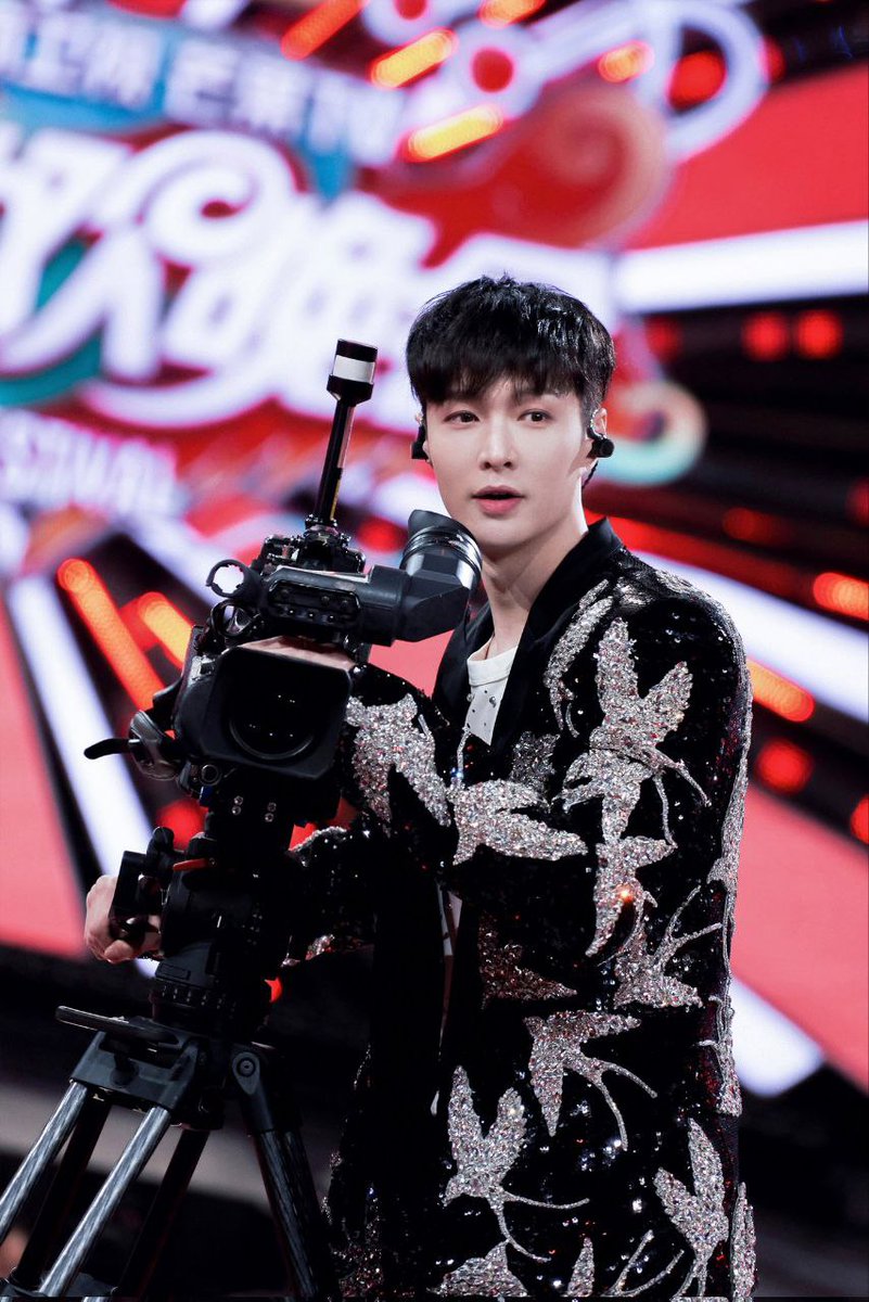 eriexol7777's tweet photo. جانگ فیلمبردار
#LAYxSpringFest2024
#LAY
@weareoneEXO 
@layzhang @lay_studio https://t.co/ihn6YGXl3P
