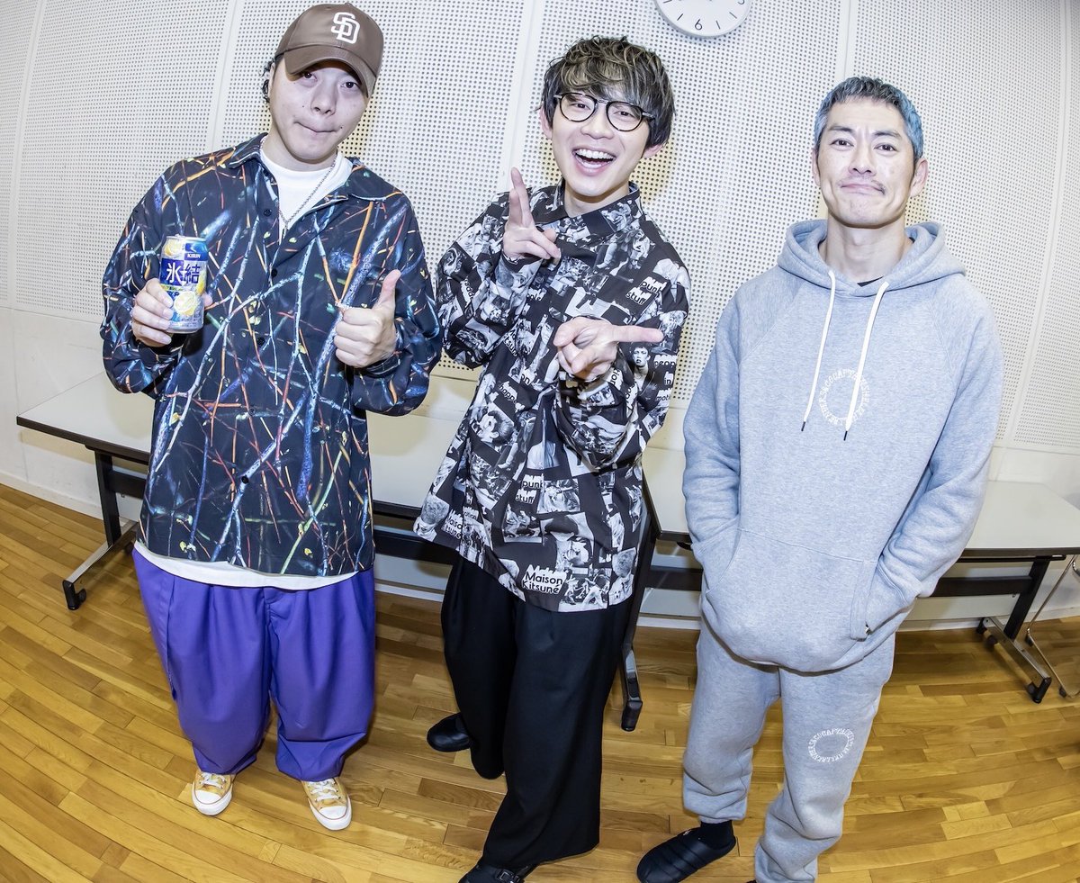 kawasaki_takaya's tweet photo. GADORO × 川崎鷹也 × 般若
これがまさに音楽で繋がるってことだなと実感する、そんな夜でした🙏

お2人の人柄や優しさ、裏での笑顔とトーク、そしてステージ上での気迫と覚悟。全てが勉強になる1日でした。

きっとそれぞれのファンであるあなたが全部を受け止めようとする姿勢にすごく感動したよ😭 https://t.co/lpD39zZ63R