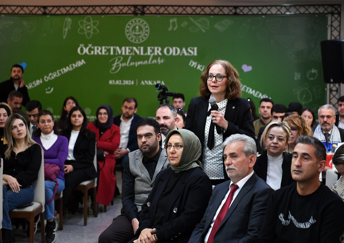 Yusuf__Tekin's tweet photo. Hoş geldiniz, iyi ki geldiniz! 

Her ayın ilk cumartesi gününde gerçekleştirerek gelenek hâline getirdiğimiz #ÖğretmenlerOdası buluşmamızın bu ayki durağı başkentimiz Ankara'ydı.

İstişare kültürüyle büyüyen, sahanın sesiyle yükselen bir maarif anlayışıyla gerçekleştirdiğimiz Öğretmenler Odası Buluşmamıza katılarak fikir ve önerileriyle toplantımıza renk katan meslektaşlarıma teşekkür ediyorum.

Ülkemizin ve evlatlarımızın geleceğini hep birlikte beraber şekillendireceğiz.

#ÖğretmenlerOdası