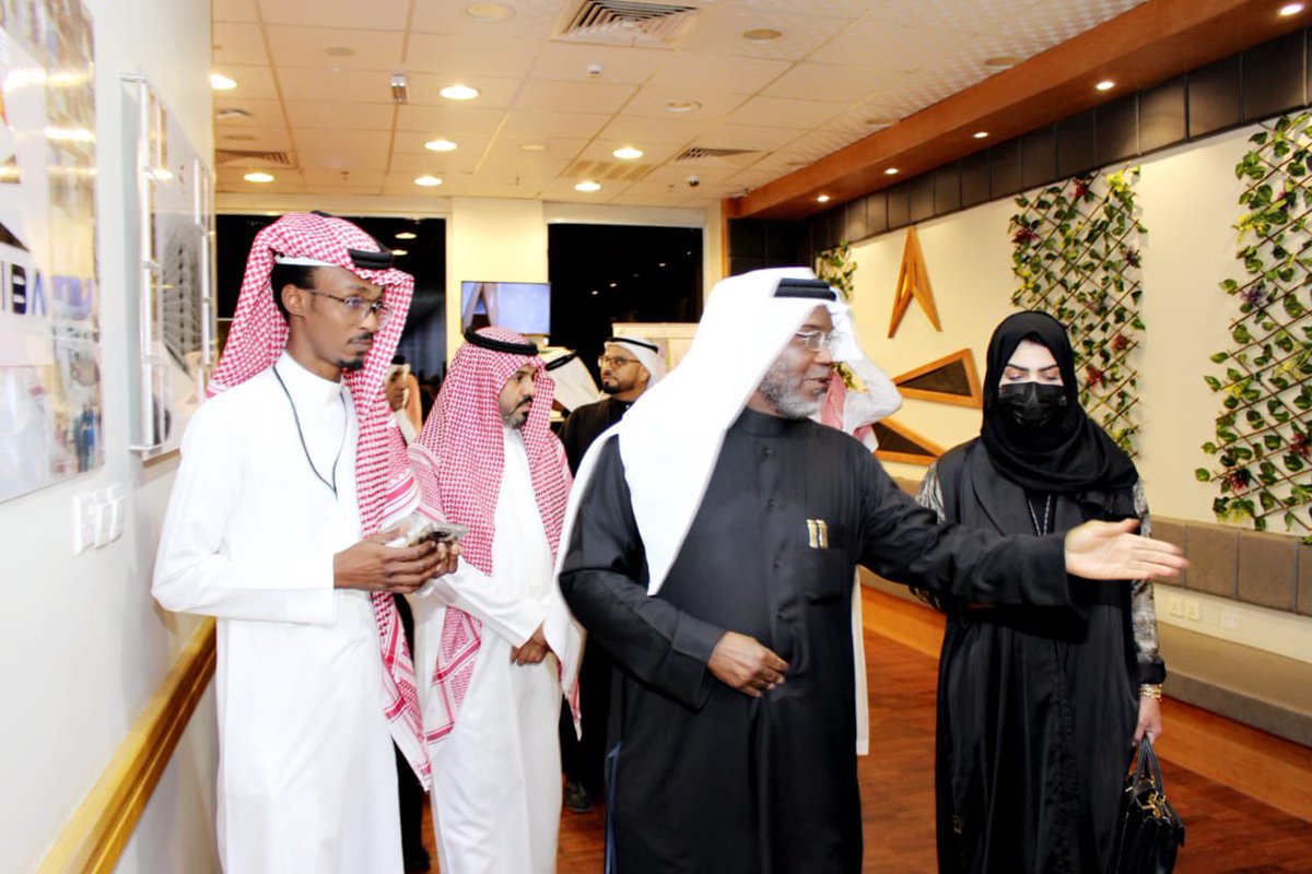 r883333's tweet photo. *مدير عام فرع الموارد البشرية والتنمية الاجتماعية بالإنابة بمنطقة #المدينة_المنورة
 الأستاذة عبير بنت عبد الله أبو ربعية ترعى حفل تدشين المبادرة التطوعية لفريق فرسان الصُفّة التطوعي @FursanAlsuffh  بعنوان 
(بقدراتنا نحلم ونحقق)

برعاية من معهد  طيبة العالي للتدريب @taibainstitute7 

تصوير خلود الحربي 
مونتاج @mai288tt