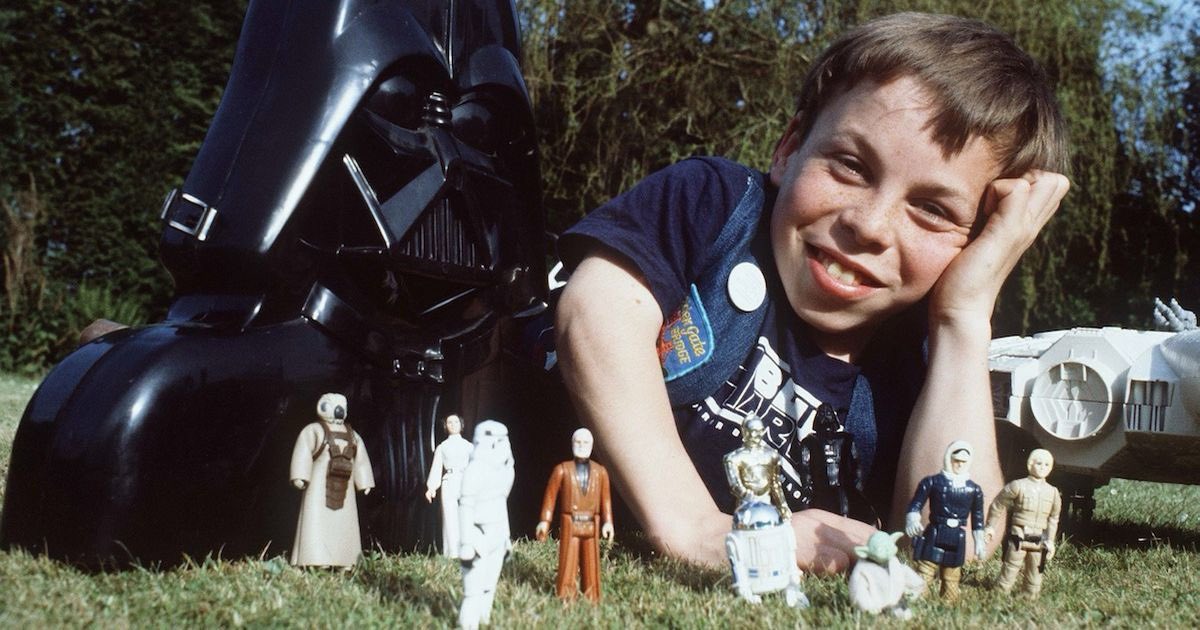 Happy birthday to English actor, television presenter, writer, director, comedian and producer Warwick Davis, born February 3, 1970, whose credits include the Star Wars films (1983–2019), Willow (1988 &amp; 2022), Leprechaun (1993–2003), and the Harry Potter franchise (2001–2011).