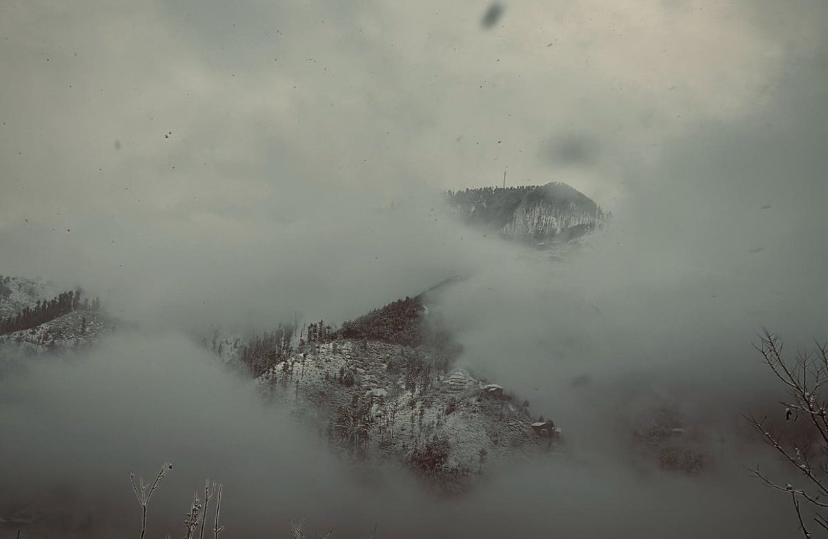 AoA 
Kis City mai barish Hu rahe hai 🖤 
#boerenprotest #SWAT