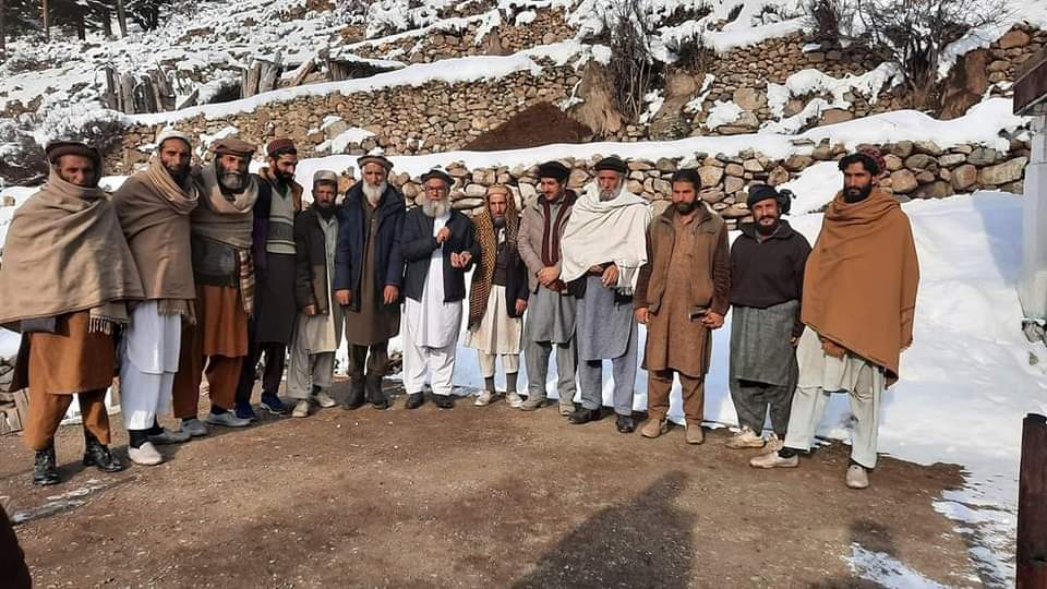 AyubKAsharay's tweet photo. کالام.
ملک گل زادہ، ملک راحت باچا، ملک سلام لالا آج اوشو مٹلتان اور پلو گاہ میں الیکشن کمپئن میں مصروف۔
باچا خان بابا کا پیغام گھر گھر پہنچانے میں مصروف۔🚩
#ANP. #PK_3 #NA02 https://t.co/DFHrOOd6Zl