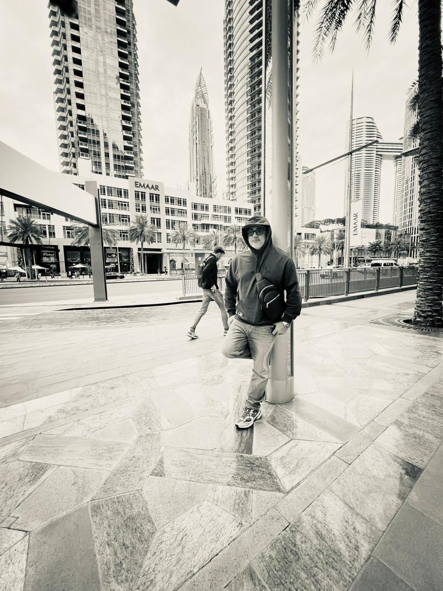 DoneChannel1's tweet photo. Ak in dubai
@LycaProductions 
#VidaaaMuyarchi #Ajithkumar𓃵 https://t.co/dLIxN5XUqd
