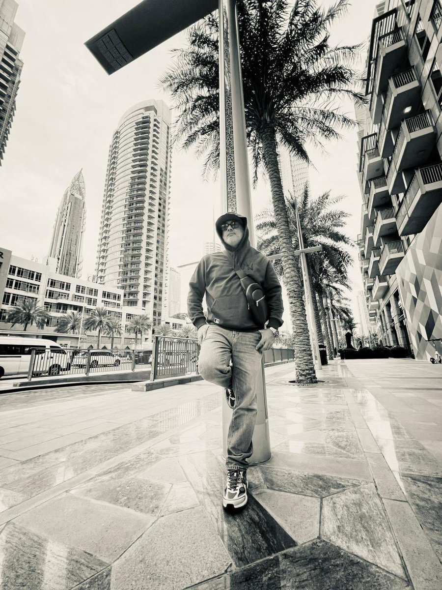 DoneChannel1's tweet photo. Ak in dubai
@LycaProductions 
#VidaaaMuyarchi #Ajithkumar𓃵 https://t.co/dLIxN5XUqd