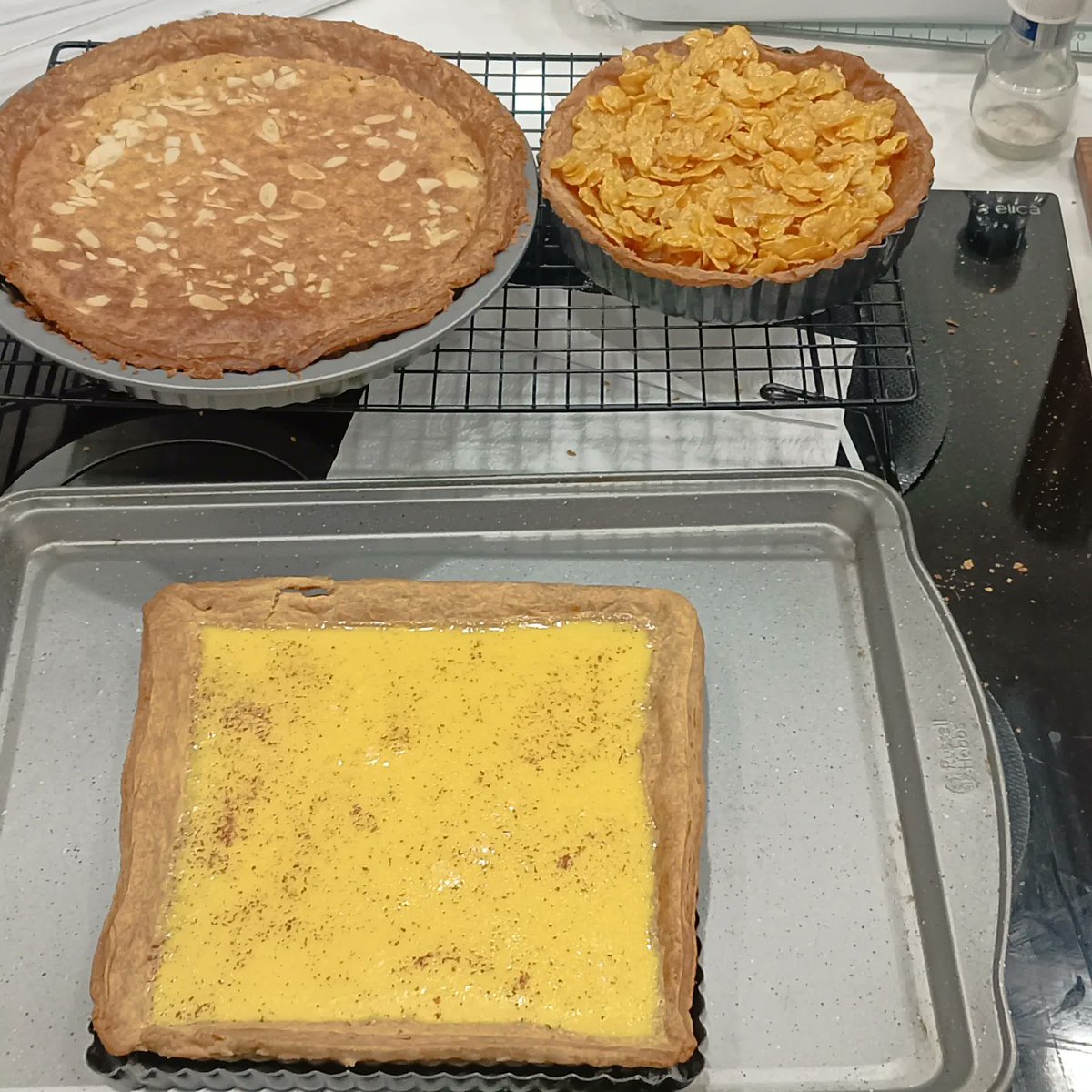 Dark_KnightUK's tweet photo. Practicing my sweet short crust pastry skills. Bakewell tart, cornflake tart and a custard tart!

#baking #pastry #cornflake #custard #bakewell https://t.co/inqQxHcoom