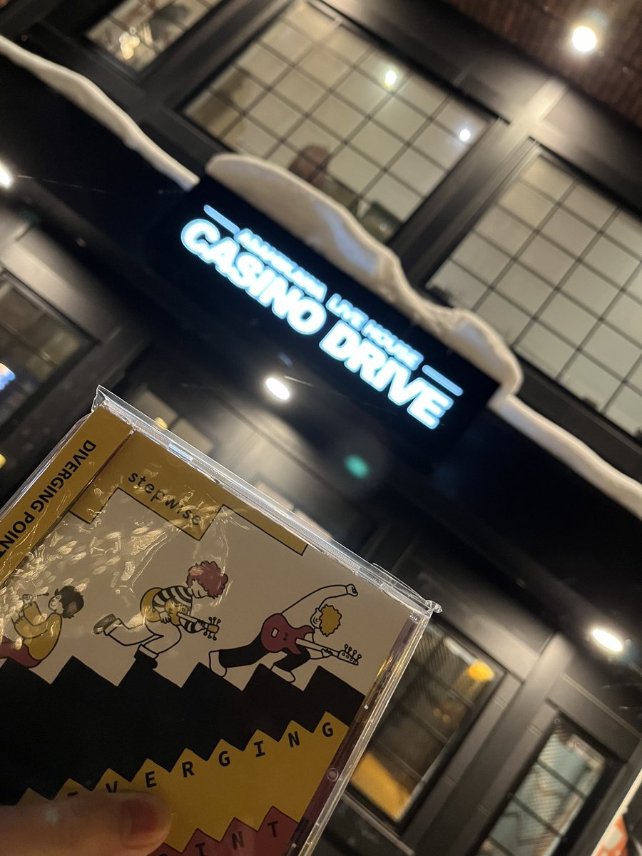 URix0307's tweet photo. 友達が加入してるバンドDIVERGING POINTのライブ行ってきました!
小学校からの友達がステージでパフォーマンスしてる姿は新鮮でめっちゃ格好良かった!!
とっても良きライブでした(*´-`)
ツアーファイナルお疲れ様ー
#DIVERGINGPOINT https://t.co/m3Bw06EvQW