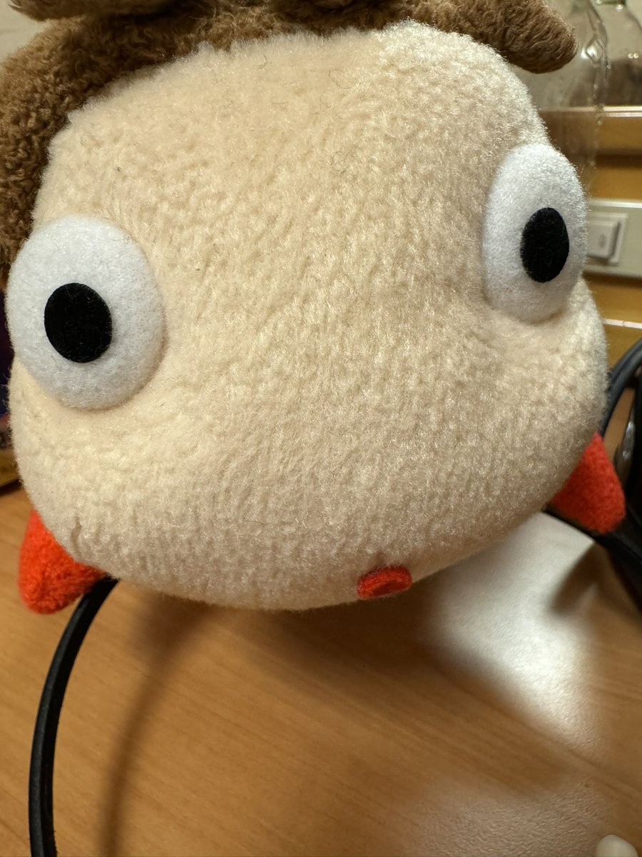 ponyoyade's tweet photo. 名刺交換ありがとうございました！
奏せんべい渡してた頭にぽにょ乗せてた人で覚えてください！
またどこかでお会いしましょう！ https://t.co/iqkvWWVn0O