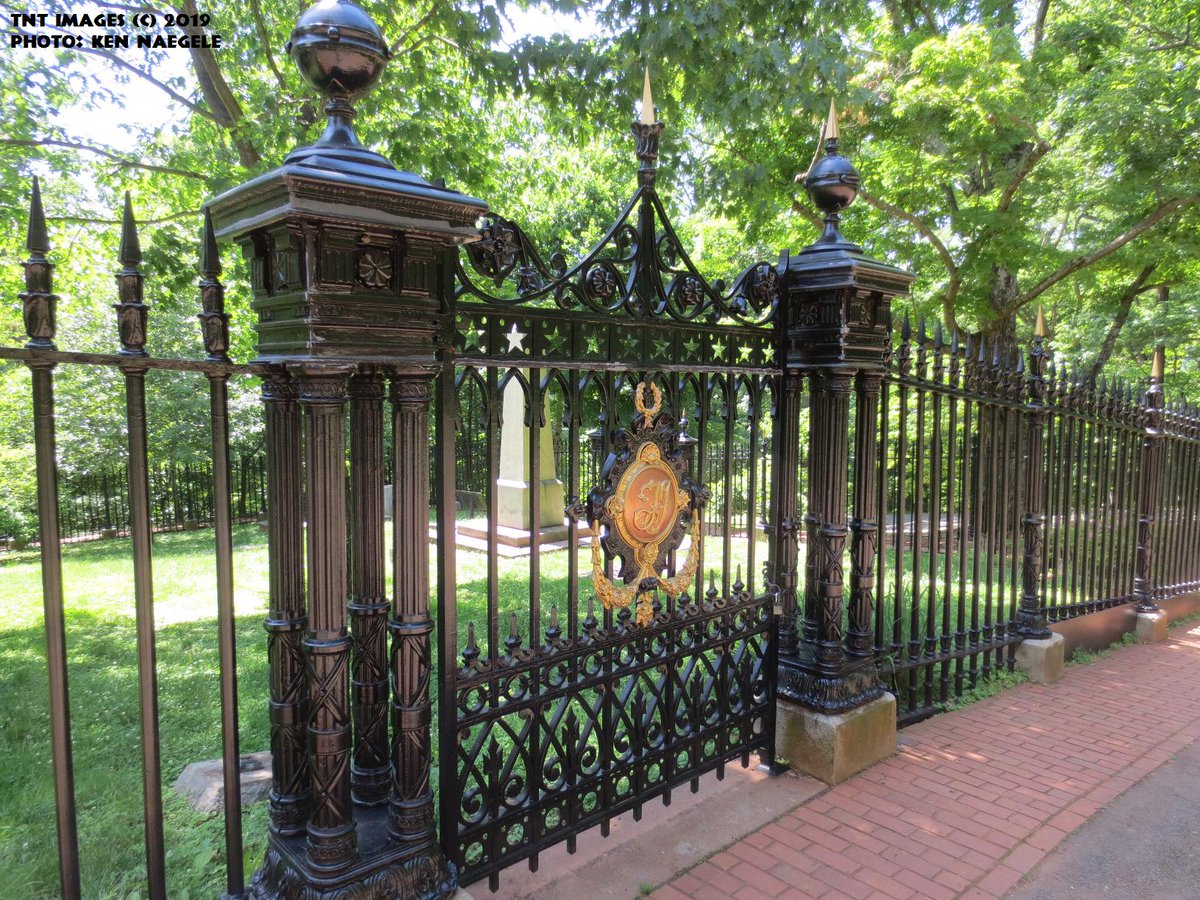 #28DaysofPresidentsGraves- Day 3
 
#FamousGraves- Our 3rd President Thomas Jefferson 
at the Monticello Graveyard in Albemarle Co. Virginia

#Presidents #POTUS #Jefferson #ThomasJefferson #Monticello #Virginia #Albemarle #AlbemarleCounty