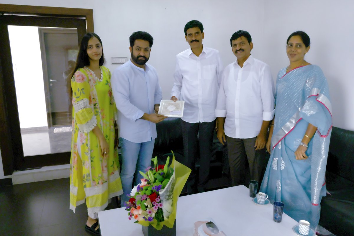 Nandamurifans's tweet photo. Telangana Minister Ponguleti Srinivas Reddy invited @tarak9999 for his brother's son marriage. https://t.co/aN897g42Ca