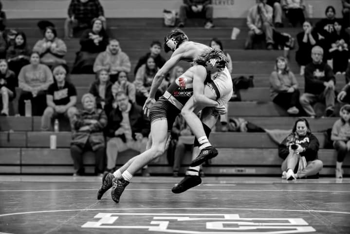 RedCaboosePhoto's tweet photo. Here are shots from the FC/Talawanda match for FC Senior night. I'll be covering regionals @RHSRedDevils today!
@812now @pats_sports @AthleticsFchs @THSBoosters https://t.co/tQuiasQMOv