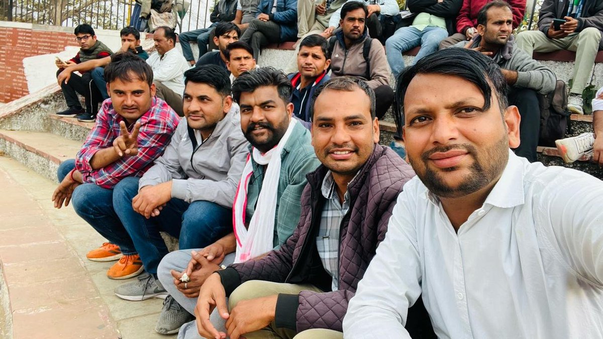 Neerajk30730685's tweet photo. #Jaipur_CHA_आन्दोलन का दुसरा दिन
CHA मांगे रोज़गार,
@BhajanlalBjp 
@BJP4Rajasthan 
@NhmRJOfficial 
@RajCMO 
@DrKirodilalBJP 
@Rajendra4BJP 
@KumariDiya 
@KRMEENA47342641 https://t.co/m5ESUcsnAe