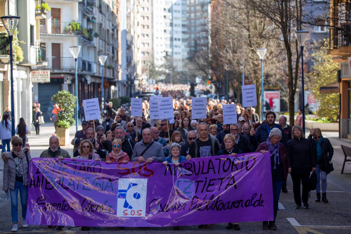 AizpeaOM's tweet image. Herritarrak elkar hartuta. Aldarriak eta kexak ez du etenik. Gero eta gehiago, kalitatezko osasun publikoaren alde.

Aquí seguimos y aquí seguiremos mientras no se de solución a la situación que vivimos en el #AmbulatorioIztieta.

Eskerrik asko eta zorionak antolatzaileei!