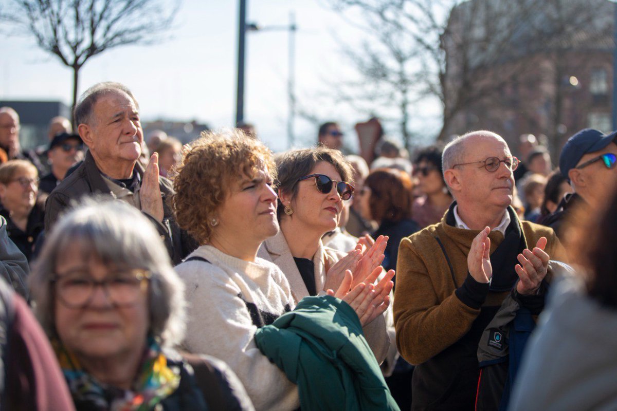 AizpeaOM's tweet image. Herritarrak elkar hartuta. Aldarriak eta kexak ez du etenik. Gero eta gehiago, kalitatezko osasun publikoaren alde.

Aquí seguimos y aquí seguiremos mientras no se de solución a la situación que vivimos en el #AmbulatorioIztieta.

Eskerrik asko eta zorionak antolatzaileei!