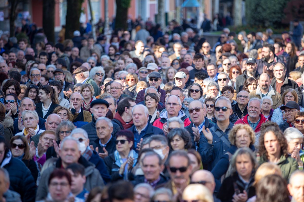 AizpeaOM's tweet image. Herritarrak elkar hartuta. Aldarriak eta kexak ez du etenik. Gero eta gehiago, kalitatezko osasun publikoaren alde.

Aquí seguimos y aquí seguiremos mientras no se de solución a la situación que vivimos en el #AmbulatorioIztieta.

Eskerrik asko eta zorionak antolatzaileei!