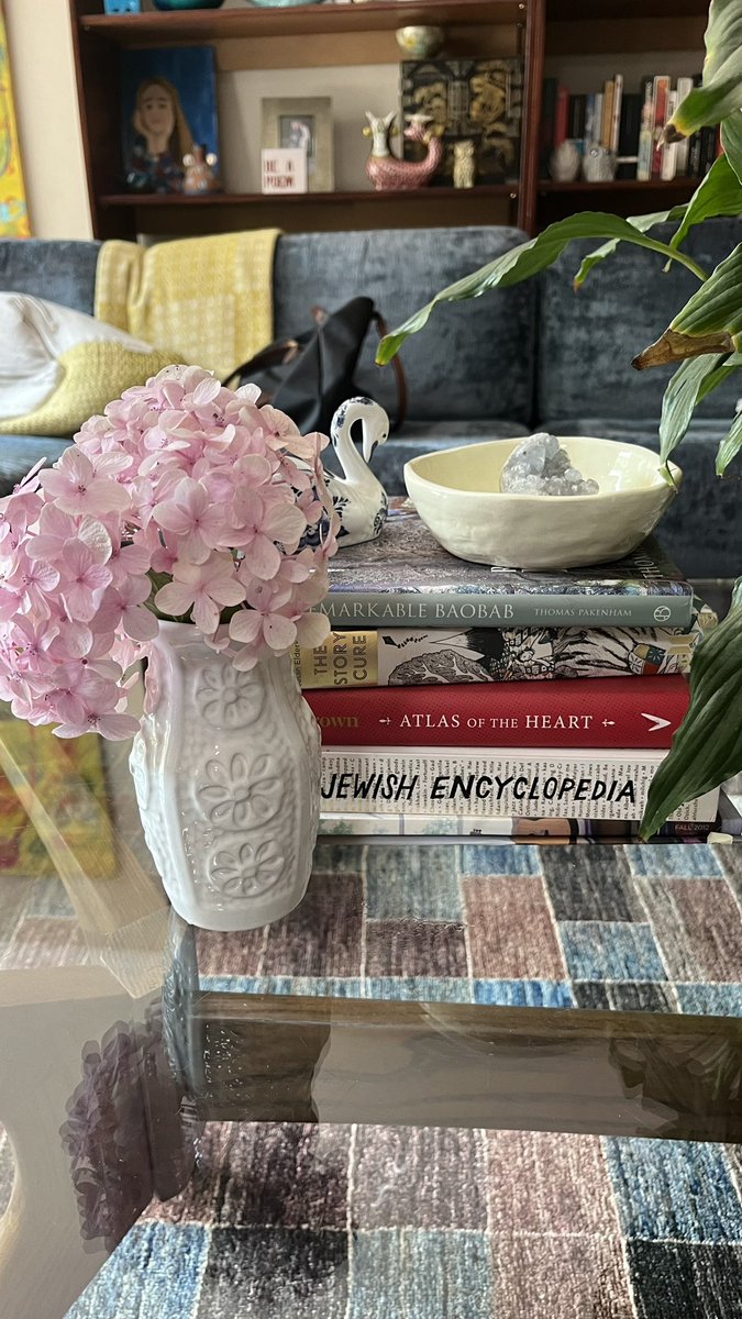 NikkiTemkin's tweet image. First ever homegrown hydrangea. #simpleasures